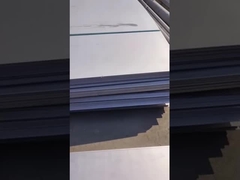 태양광 아래 스테인레스 스틸 판